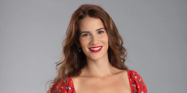 “Doble mamacita”: Laura Londoño confirma su embarazo con fotos en la playa