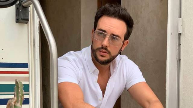 Sebastián Martínez adquiere nuevo y lujoso auto de alto cilindraje
