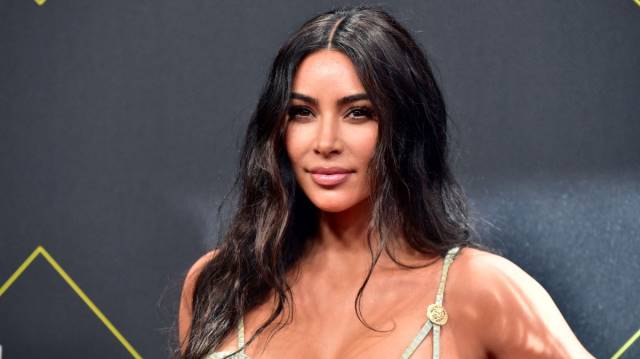 Kim Kardashian impactó a sus seguidores con un “misterioso” atuendo
