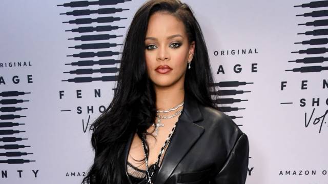 Rihanna sube la temperatura con fotos en atrevida lencería