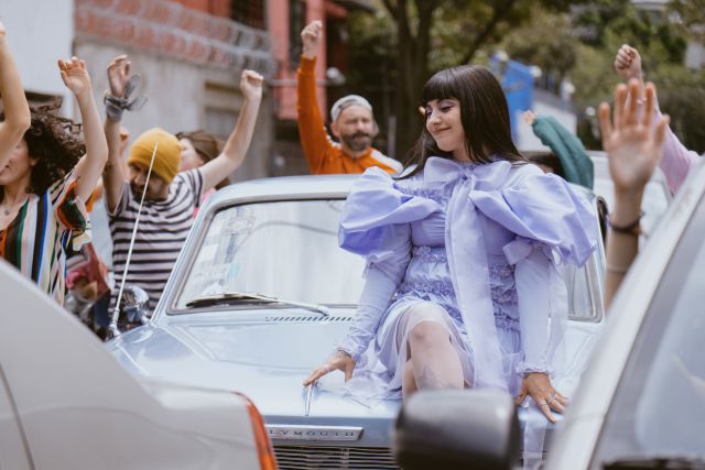 Mon Laferte presenta su nuevo sencillo ‘Algo es Mejor’