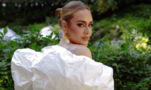 Adele promociona su próximo disco con increíble portada para VOGUE