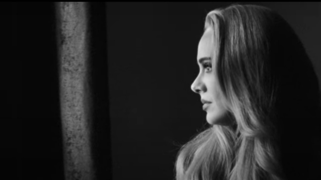 Foto: crédito captura video YouTube Easy On Me - Adele
