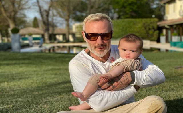 Video: hija de Gianluca Vacchi enamoró a los internautas con sus primeros pasos
