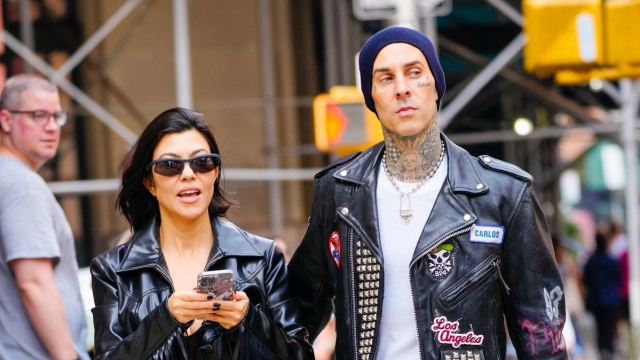 La historia de suicidio detrás del disfraz de Kourtney Kardashian y Travis Barker