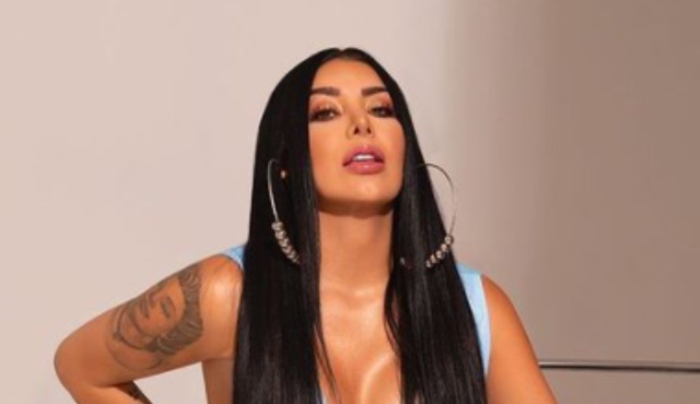 “Cosa de locos”, le dicen a Marcela Reyes por foto en lencería blanca