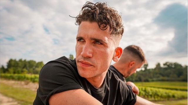 Jaime Lorente, actor de ‘La Casa de Papel’, lanzó su reciente sencillo ‘Sra Smit’