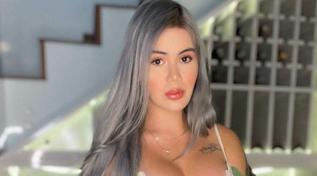 Cintia Cossio presume su cuerpazo mientras baila en bikini