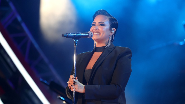 Nuevo año, nuevo comienzo: Demi Lovato se rapa la cabeza