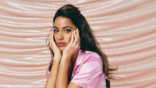 Tini presume su figura con un vestido totalmente pegado al cuerpo