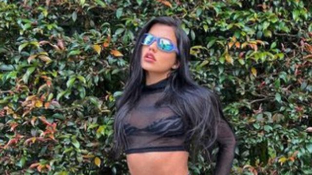 “Diosa colombiana”, a Luisa Castro tras realizar particular pose frente al espejo