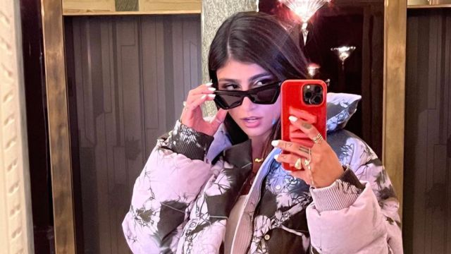 “¡Qué piernotas, toda una caballota!”, a Mia Khalifa por posar con obra de arte