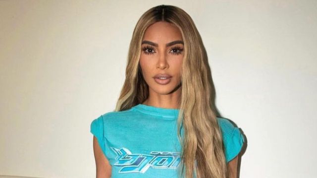 Kim Kardashian encendió las redes al mostrar su ‘derrier’ en primer plano