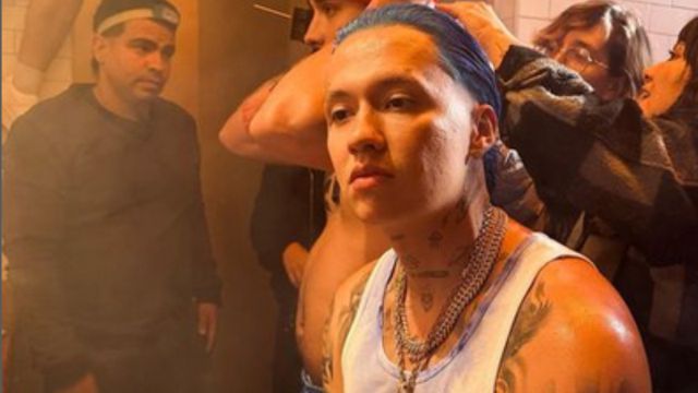 Ni Blessd se salva de la inseguridad en Colombia; así lo robaron en pleno Carnaval de Barranquilla