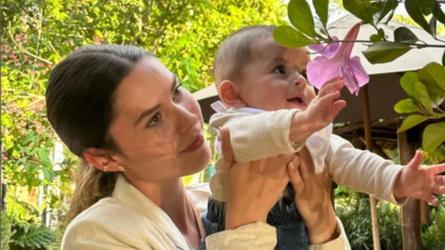 “¿Puede ser más perfecto?”: Daniela Salazar derrite con fotos de su hijo Pedro en la playa