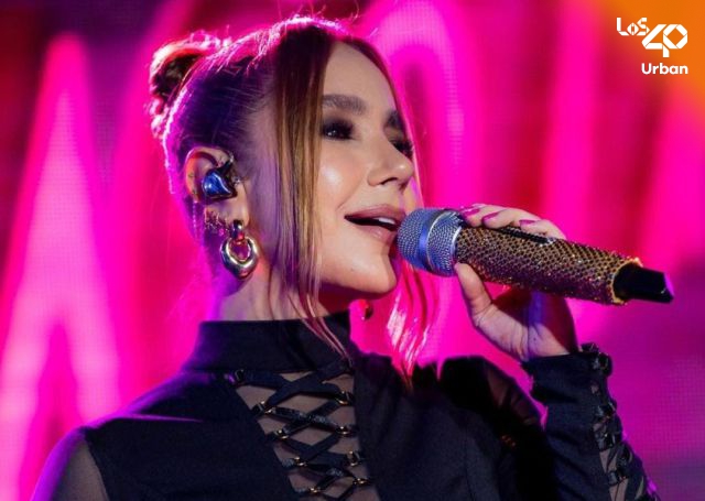 Paola Jara pone a delirar a sus seguidores con apretado enterizo: “Ese rojo me torea”
