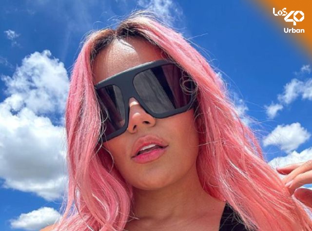 Karol G se puso en modo “Bichota” y ahora es la portada de ‘Elle’, sin filtros