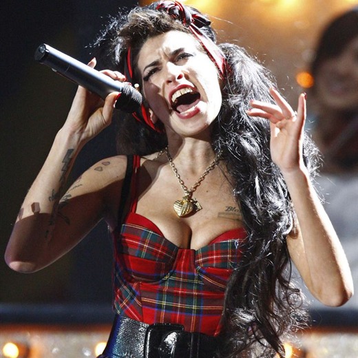 Fracaso regreso de Amy Winehouse a los escenarios