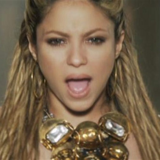 5 pm Shakira gana 2 premios y se presenta en vivo