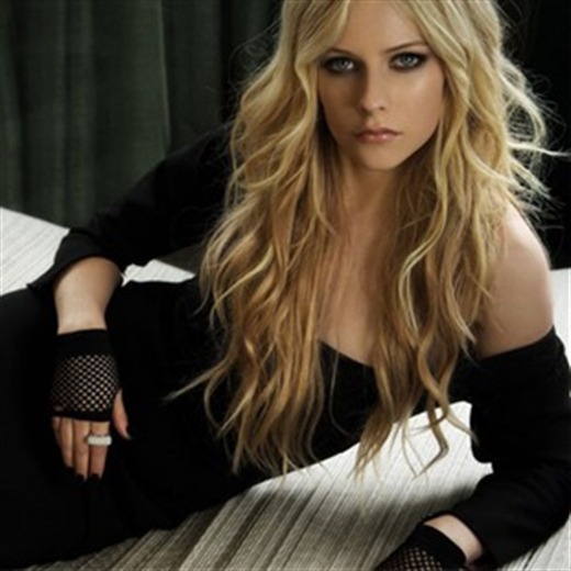 Avril Lavigne regresa con 'What the hell'