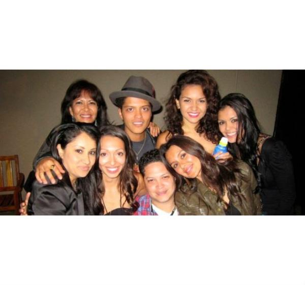 La familia de Bruno  Mars  Fotogaler a Actualidad 