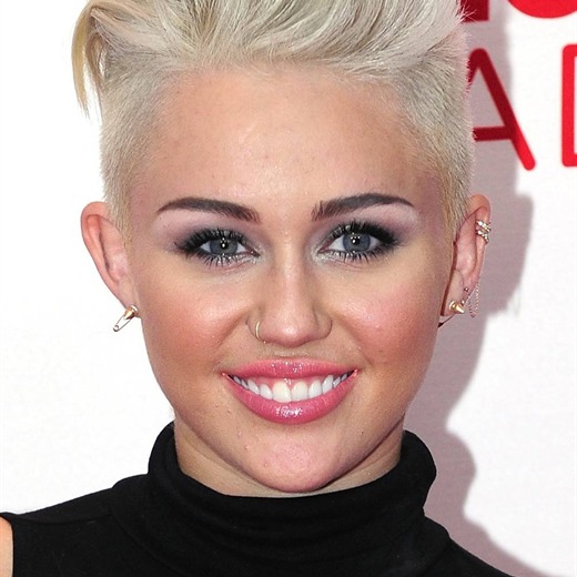 Miley Cyrus hace una excelente imitación de Shakira