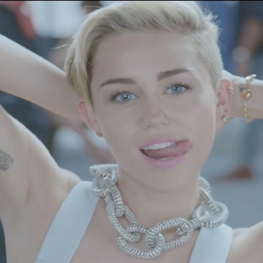 Miley Cyrus promociona a RedFoo de LMFAO como anfitrión de los EMA