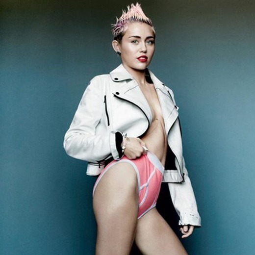 Miley Cyrus prefiere desnudarse antes que llorar en frente de la gente