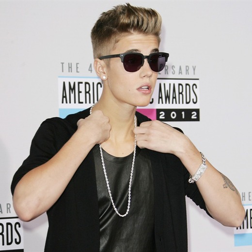 Justin Bieber bebe y fuma 'más que nunca'