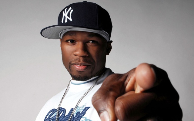 Terrible puntería de 50 Cent en un juego de béisbol