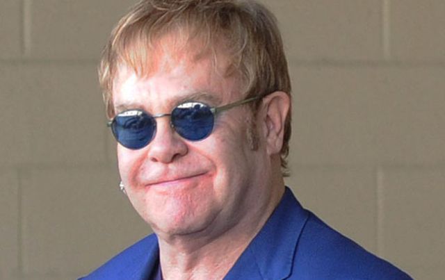 Elton John se sincera sobre sus adicciones