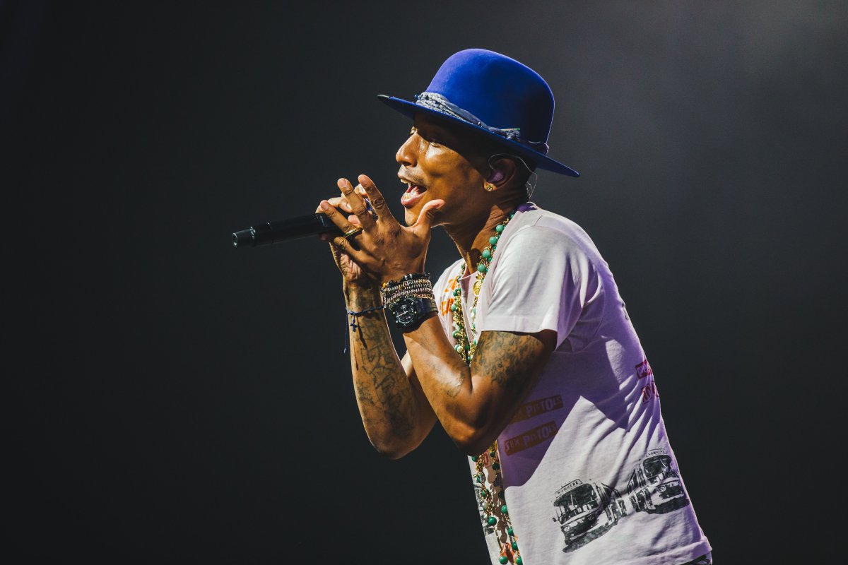 Genial presentación de Pharrell Williams en el iTunes Festival