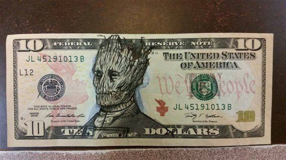 Los personajes de los billetes también se disfrazan en Halloween