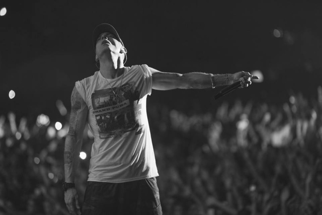 Eminem amenaza con golpear a Lana Del Rey en su nuevo videoclip