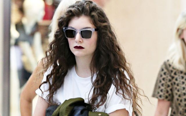 Lorde se 'aísla del mundo' para asimilar el éxito