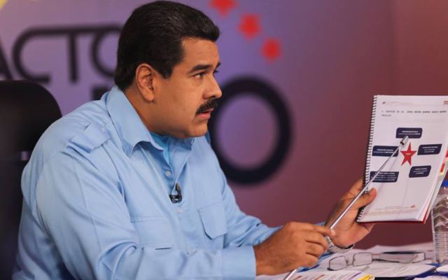 Maduro manda saludos a un escritor muerto hace 20 años