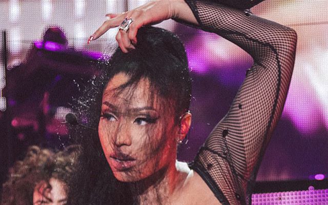 Nicki Minaj se dejó ‘manosear’ de una fan en pleno concierto