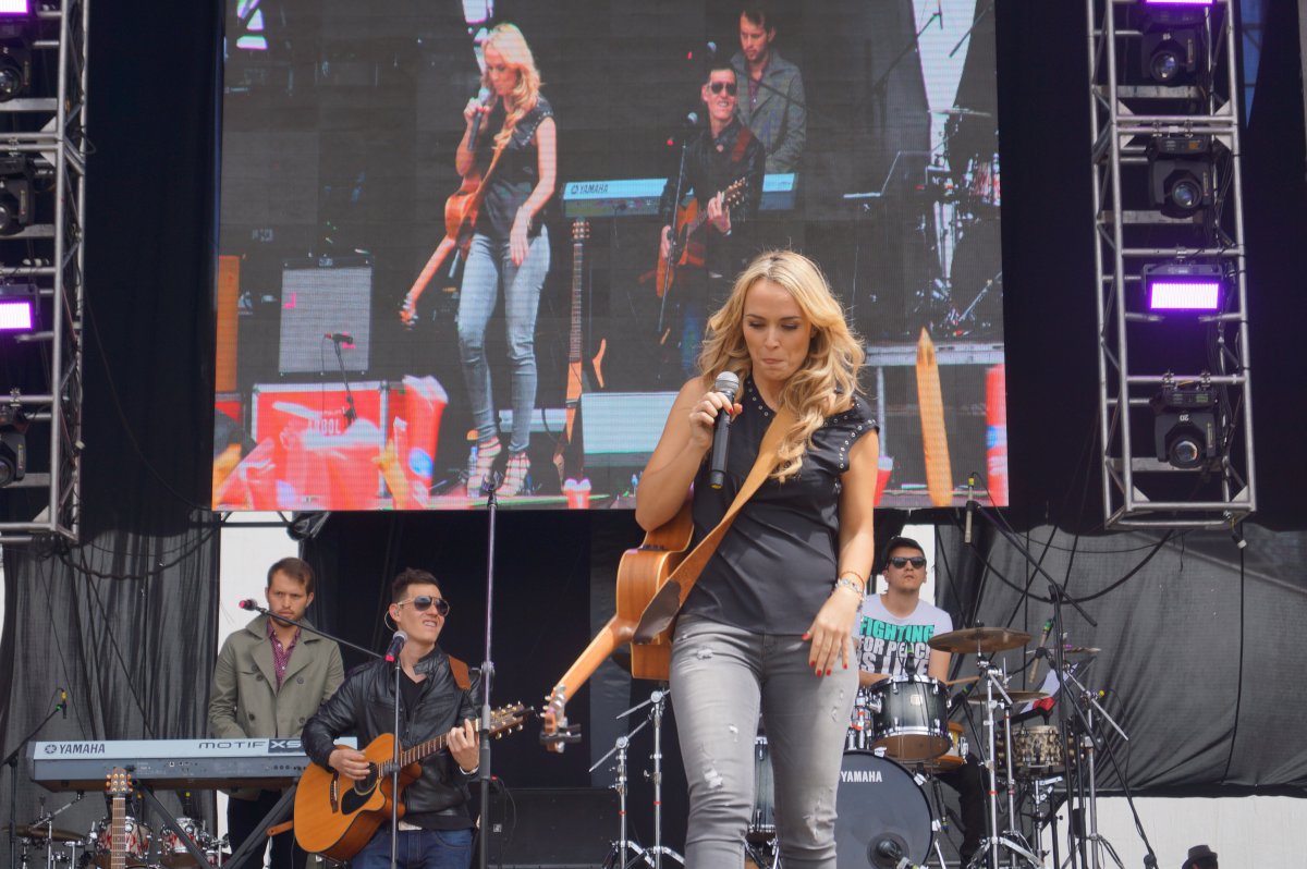 Desde España llega Maria Bestar al Radio Fest | Fotogalería | Música ...