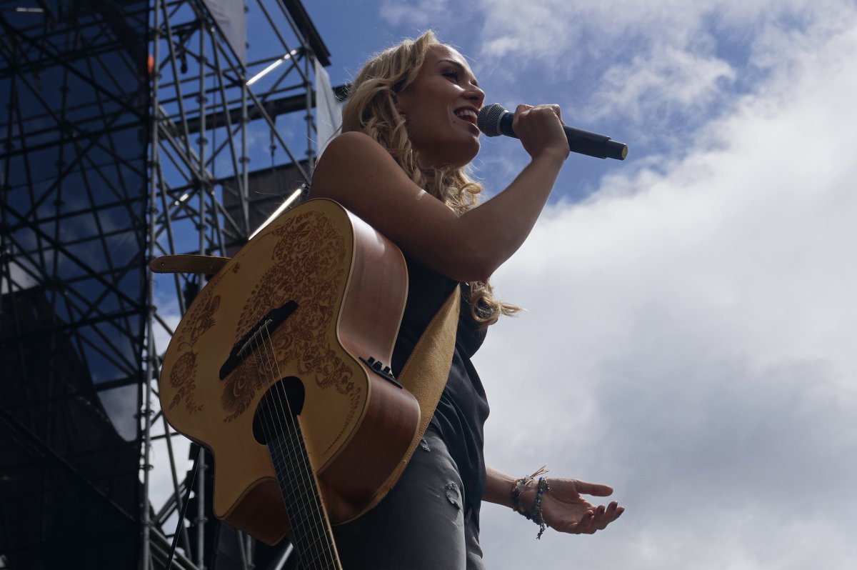 Desde España llega Maria Bestar al Radio Fest | Fotogalería | Música ...