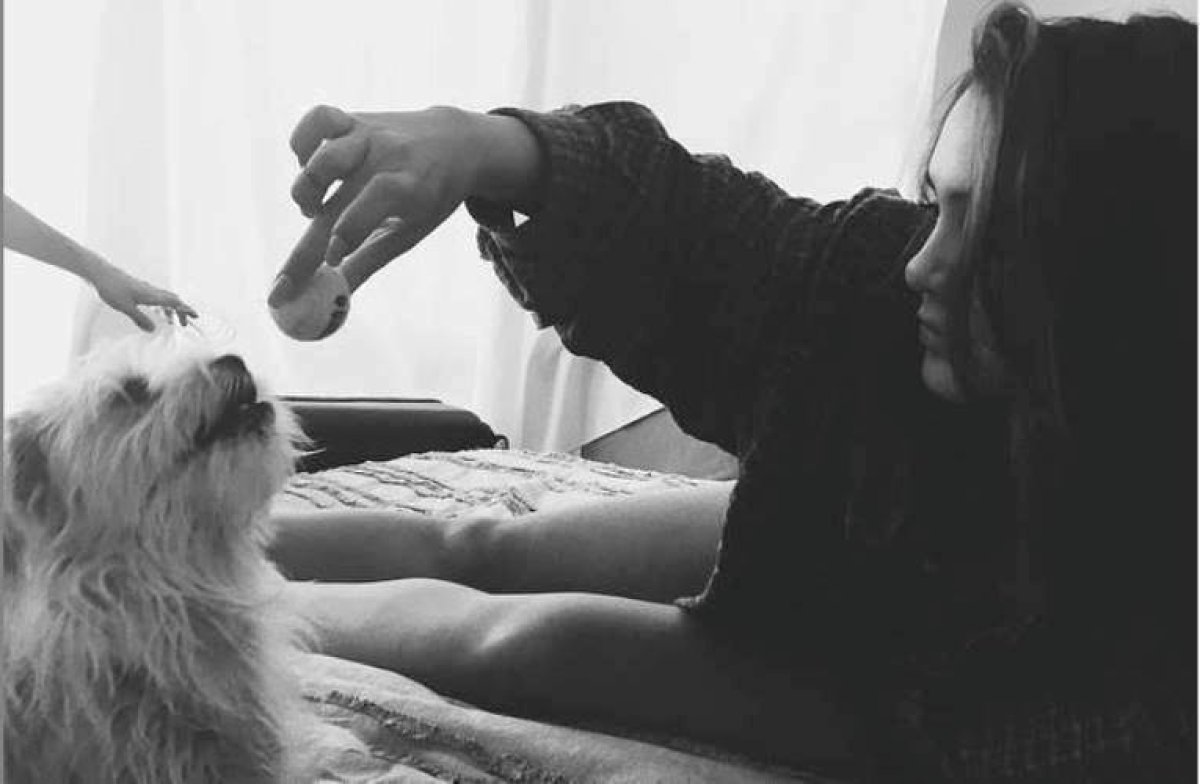 Stella Hudgens es idéntica a su hermana
