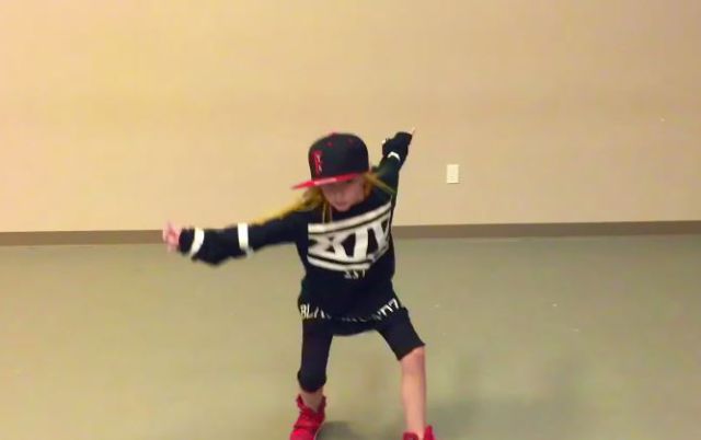 Niña de 10 años baila como Nicki Minaj
