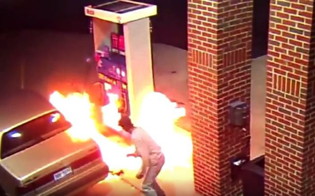 Hombre incendia una gasolinera al intentar matar una araña