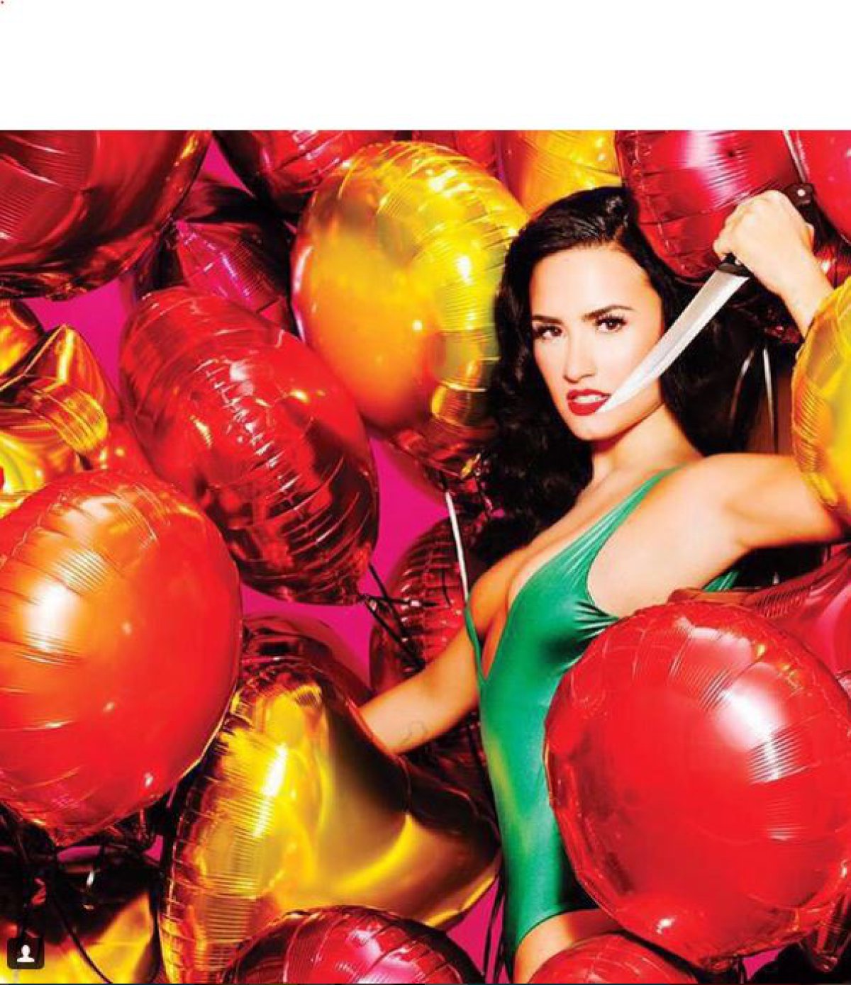 Sensual topless de Demi Lovato para la revista Complex
