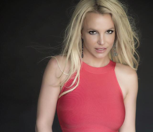 Britney Spears quedó atrapada en la mitad de un show