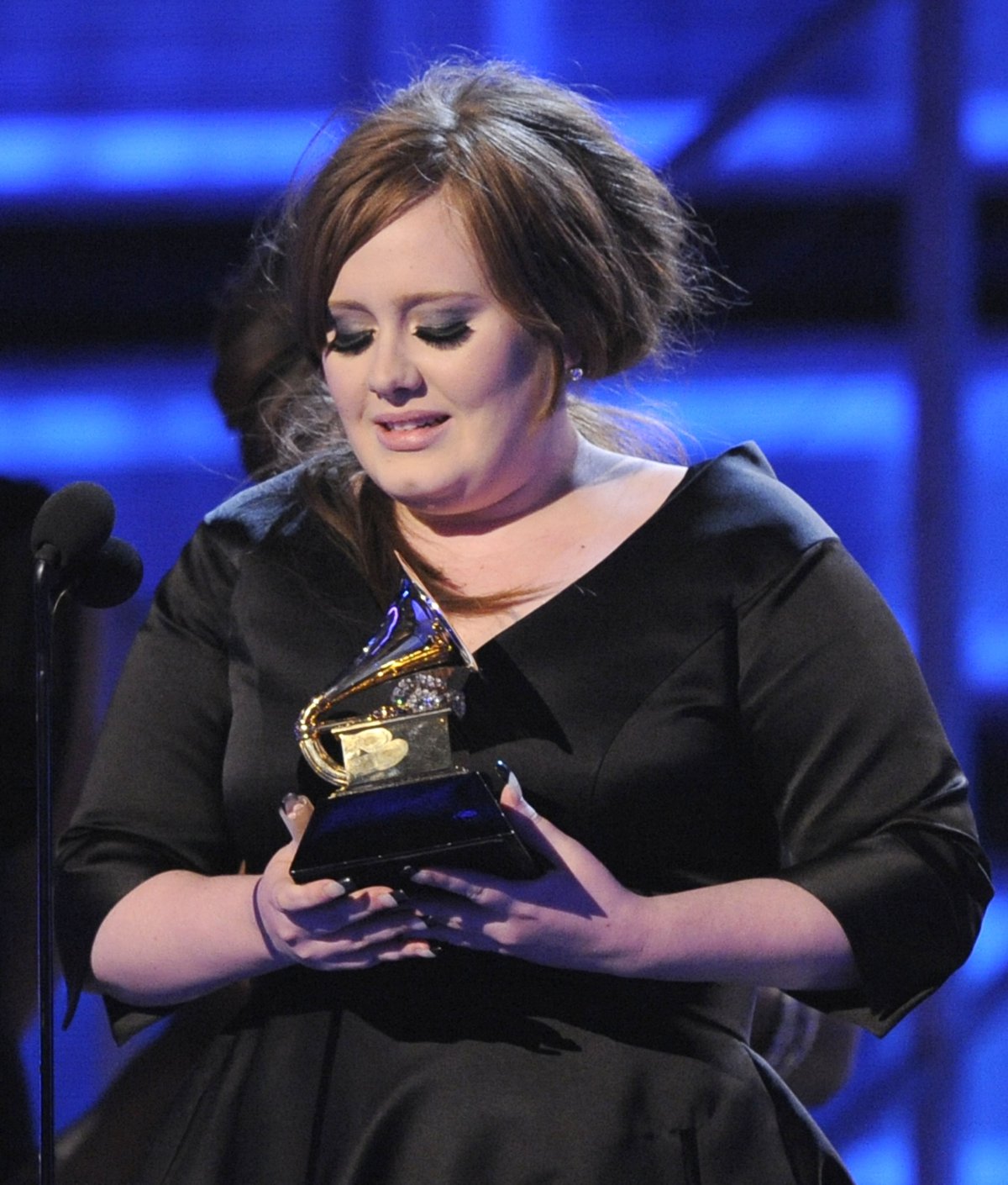 Así se veía Adele en su primera presentación en los Grammys