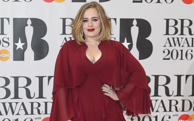 Adele teme acabar 'drogada' si asiste a un concierto de Rihanna
