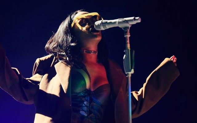 Rihanna queda sorprendida con el talento de un fanático