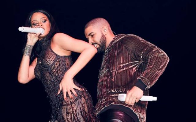 Drake besa a Rihanna en frente de sus fanáticos