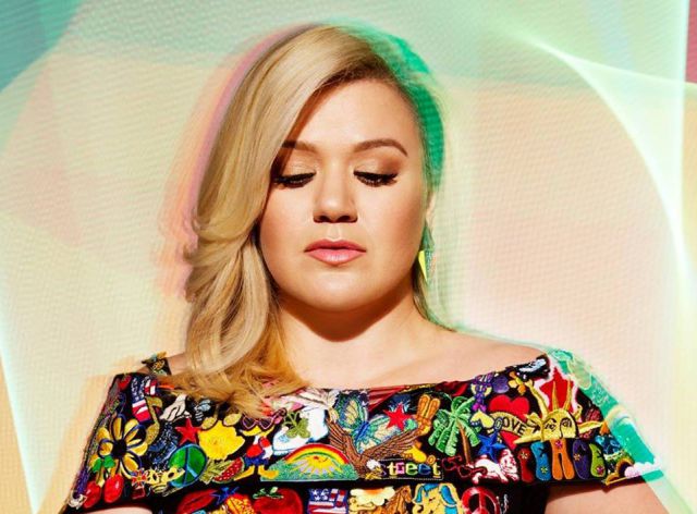 Kelly Clarkson olvida la letra de su más exitosa canción