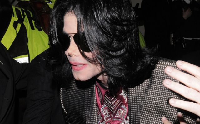 Michael Jackson es acusado de dirigir una red de prostitución infantil